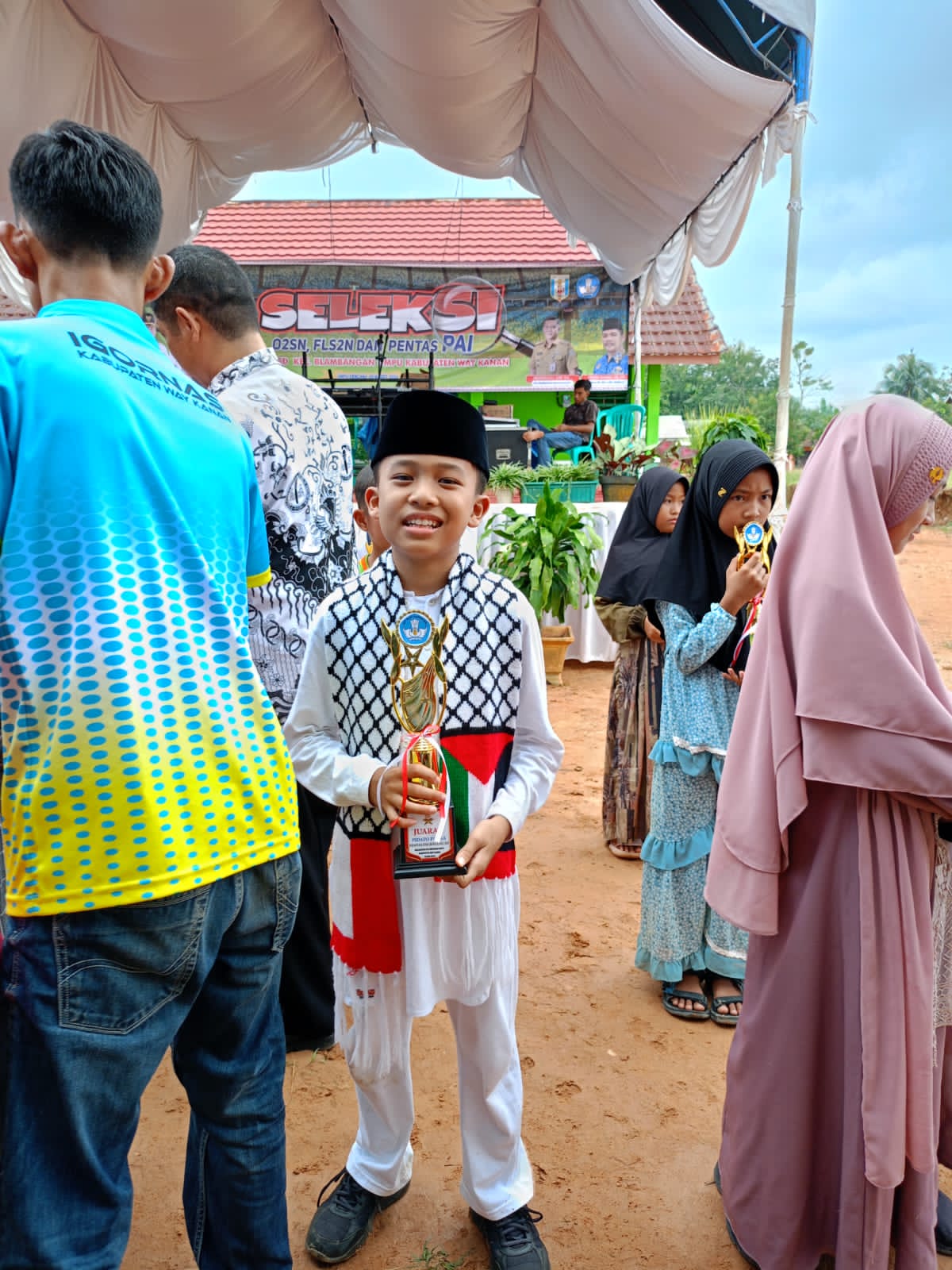 SDN 01 Umpu Kencana Juara Umum Kegiatan O2SN, FLS2N dan Pentas PAI se Kecamatan Blambangan Umpu