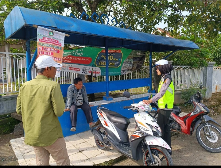 Satlantas Polres Way Kanan Beri Himbauan Pengemudi Ojek di Simpang Neki Baradatu