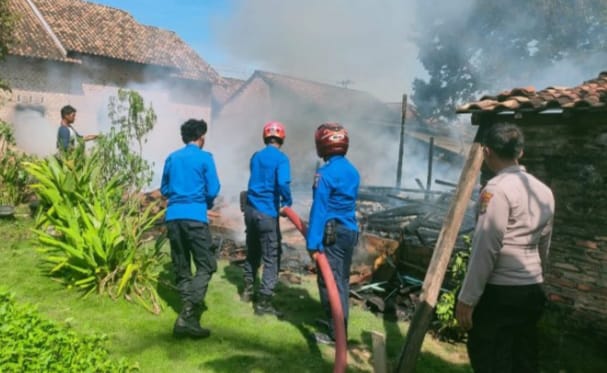 Polsek Blambangan Umpu Datangi Lokasi Kebakaran di Kampung Sidoarjo