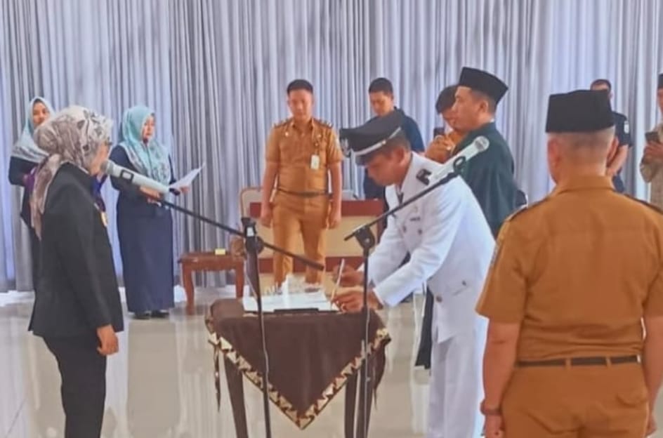 Bupati Way Kanan Lantik Widodo sebagai Penjabat Kepala Kampung Kota Dewa